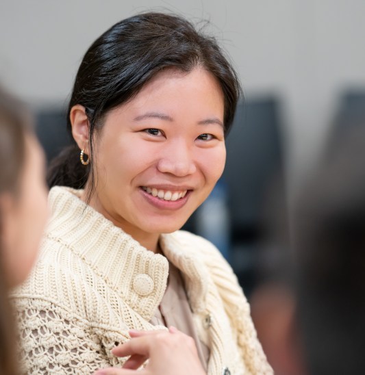 Employees-RY-People-Inside-Office-Smiling-0163-1-HI